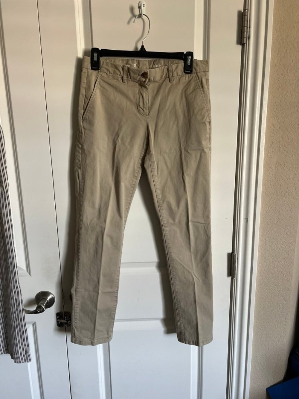 GAP khaki pants broken in straight pants size 0